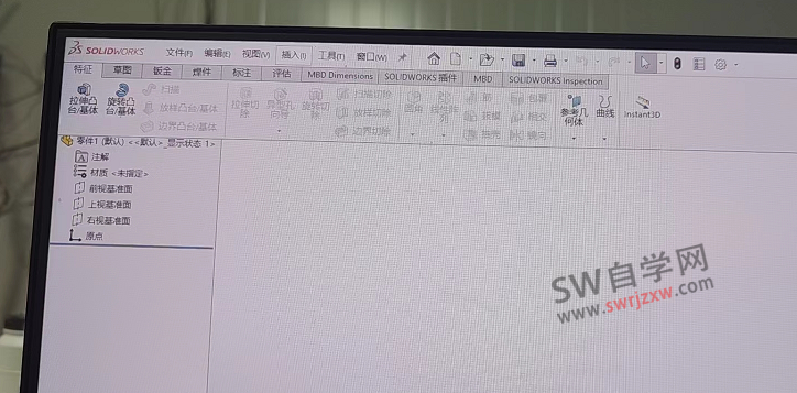 SolidWorks画图命令栏需要点击才会出现怎么解决?